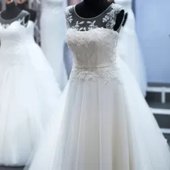 Qué tipo de vestidos ofrece la marca Forever New