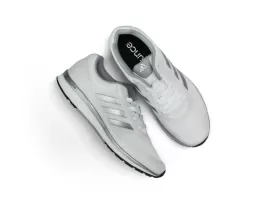 Por qué usas esas zapatillas de abuela en pleno verano