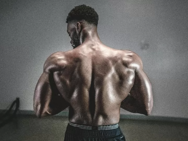 bodies espalda al aire