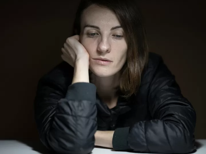 chaqueta negra acolchada mujer