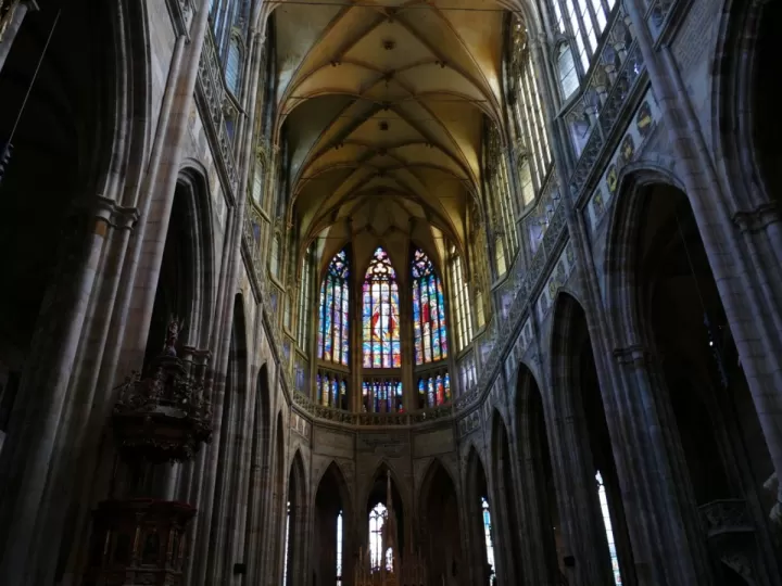 la casa de la iglesia