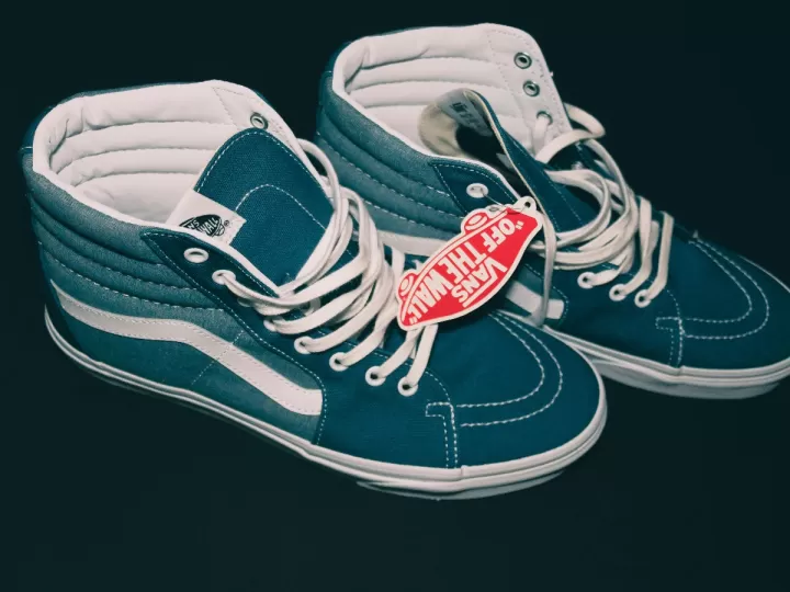 new balance marrones