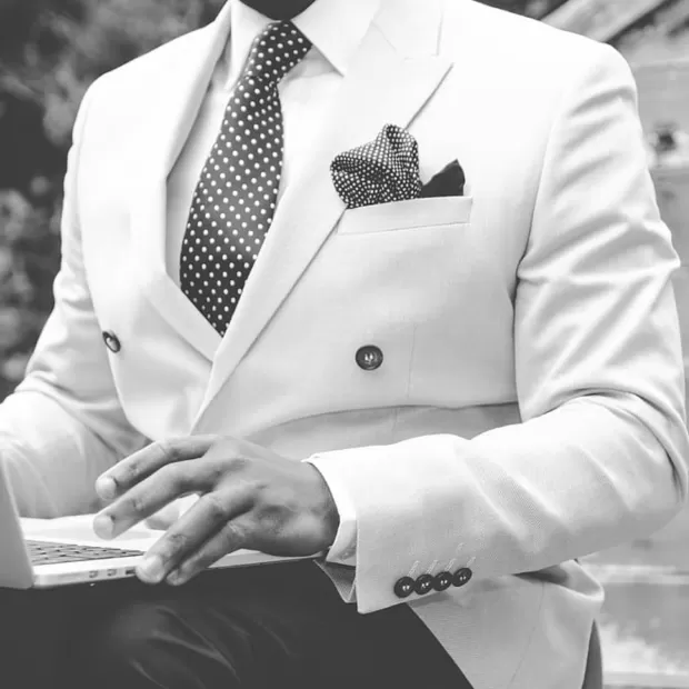 traje hombre raya diplomatica